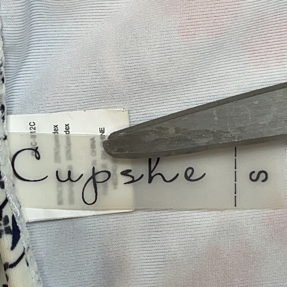 Cupshe cream/red/blue bandanna print bikin… - Picture 10 of 11